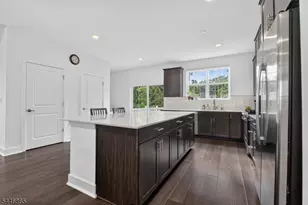 2 Coogan Ct, Morris Plains, NJ 07950 - Photo 4