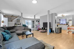 208 E Price St, Linden, NJ 07036 - Photo 10