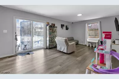 208 E Price St, Linden, NJ 07036 - Photo 12