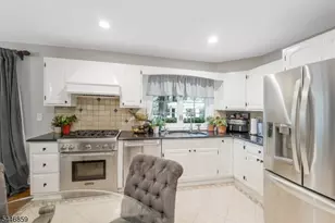 374 S Maple Ave, Bernards Township, NJ 07920 - Photo 10