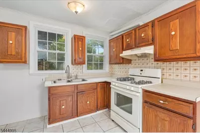 1051 S Elmora Ave, Elizabeth, NJ 07202 - Photo 10