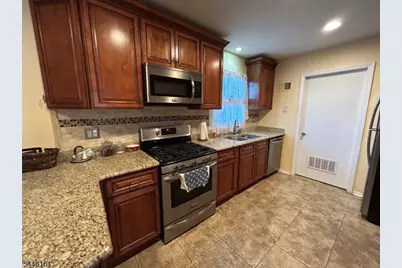 71 Dukes Rd, Rahway, NJ 07065 - Photo 2