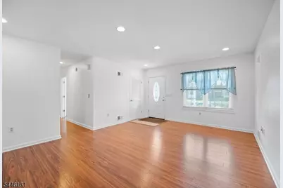 71 Dukes Rd, Rahway, NJ 07065 - Photo 8
