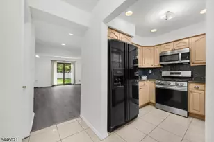 25 Driscoll Ct, North Brunswick Township, NJ 08902 - Photo 4