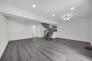 25 Driscoll Ct, North Brunswick Township, NJ 08902 - Photo 8