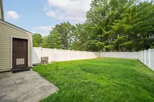 25 Driscoll Ct, North Brunswick Township, NJ 08902 - Photo 20