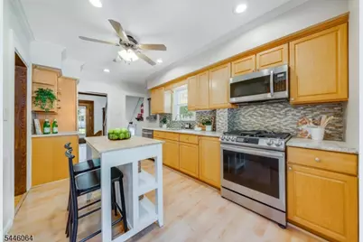20 Lincoln Ave, Livingston, NJ 07039 - Photo 4