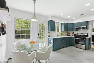 121 Rolling Hill Dr, Long Hill Township, NJ 07946 - Photo 10