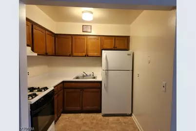 565 Grove St #A-5, Clifton, NJ 07013 - Photo 4