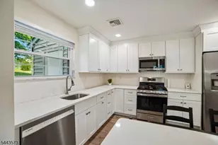 29 Coachlight Dr, Chatham Township, NJ 07928 - Photo 12