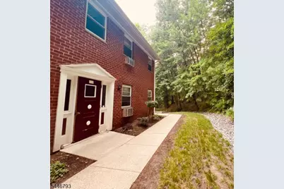 100 Pierson Miller #63, Pompton Lakes, NJ 07442 - Photo 2