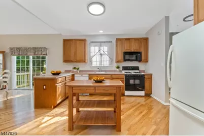 26 Indian Plantation St, Raritan Township, NJ 08822 - Photo 10