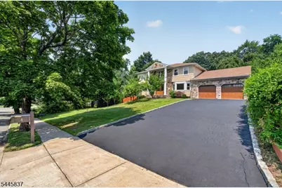 4 Le Mans Pl, Montville Township, NJ 07058 - Photo 2