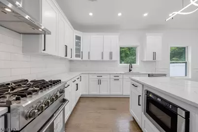 191 Washington Pl, Teaneck Township, NJ 07666 - Photo 10