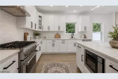 191 Washington Pl, Teaneck Township, NJ 07666 - Photo 38