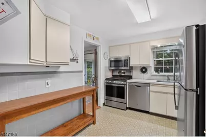 72 Lyons Pl, Springfield, NJ 07081 - Photo 6