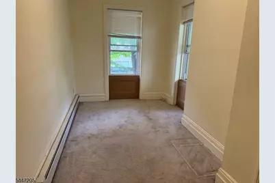 194 Krone Pl, Hackensack, NJ 07601 - Photo 6