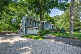 9 Flintlock Dr, Washington Township, NJ 07853 - Photo 2
