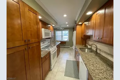 36 Coachlight Dr, Chatham Township, NJ 07928 - Photo 4