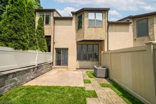 20 Veterans Way, Edgewater, NJ 07020 - Photo 26