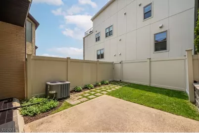 20 Veterans Way, Edgewater, NJ 07020 - Photo 24