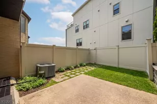 20 Veterans Way, Edgewater, NJ 07020 - Photo 24