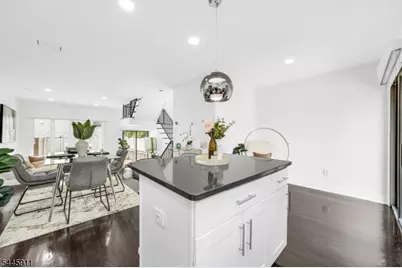 20 Veterans Way, Edgewater, NJ 07020 - Photo 8