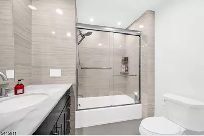 20 Veterans Way, Edgewater, NJ 07020 - Photo 18