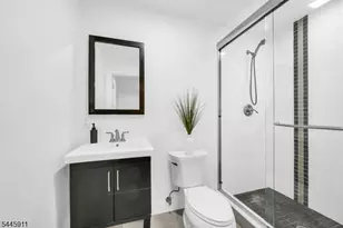 20 Veterans Way, Edgewater, NJ 07020 - Photo 14