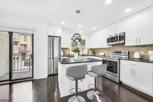 20 Veterans Way, Edgewater, NJ 07020 - Photo 6