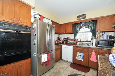 300 Kennedy Dr, Linden, NJ 07036 - Photo 16