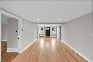 117 Mountain View Rd, Hillsborough Township, NJ 08844 - Photo 2