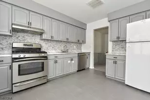 398 Mayer Ct, Ridgefield, NJ 07657 - Photo 10