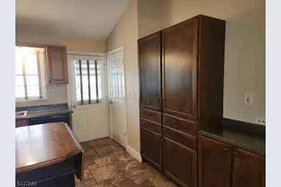 112 Brentwood Rd, Raritan, NJ 08869 - Photo 8