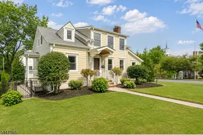 21 Duchamp Pl, Chatham, NJ 07928 - Photo 2
