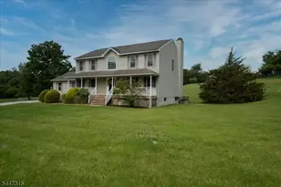9 Carriage Ln, Hardyston Township, NJ 07419 - Photo 2