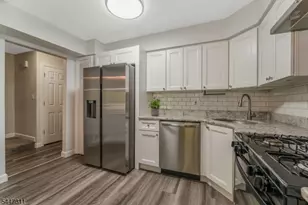 3 Chelsea Cir, Raritan Township, NJ 08822 - Photo 4