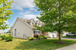 26 Bluffs Ct, Hamburg, NJ 07419 - Photo 2