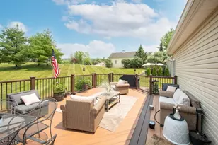 26 Bluffs Ct, Hamburg, NJ 07419 - Photo 4