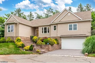 18 Post Oak Ct, Hardyston Township, NJ 07419 - Photo 1