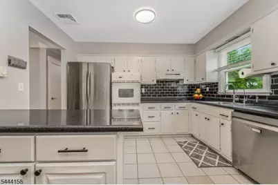 2 Vivian Plz, Andover Township, NJ 07860 - Photo 8