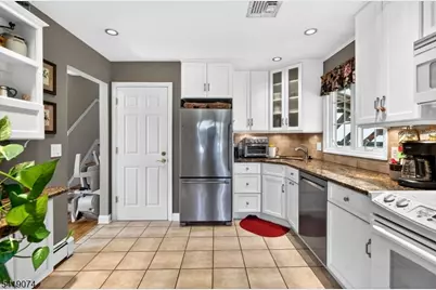 18 Hillcrest Dr, Bloomingdale, NJ 07403 - Photo 20