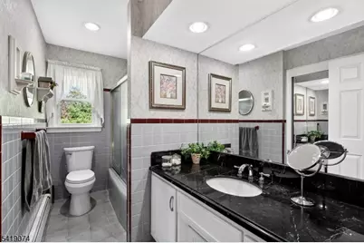 18 Hillcrest Dr, Bloomingdale, NJ 07403 - Photo 22