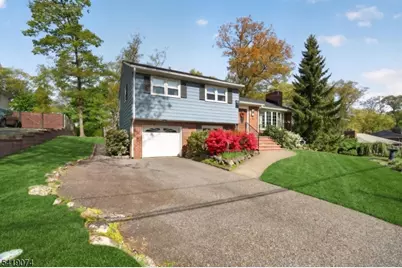 18 Hillcrest Dr, Bloomingdale, NJ 07403 - Photo 2