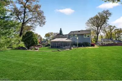 18 Hillcrest Dr, Bloomingdale, NJ 07403 - Photo 30