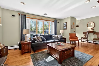 18 Hillcrest Dr, Bloomingdale, NJ 07403 - Photo 10