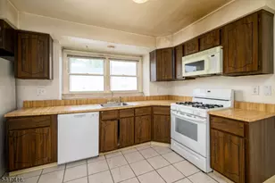 906 Robin Rd, Hillsborough Township, NJ 08844 - Photo 2