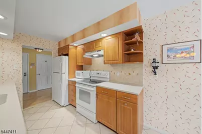 20 Foxwood Dr, Morris Plains, NJ 07950 - Photo 4