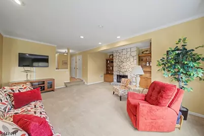 20 Foxwood Dr, Morris Plains, NJ 07950 - Photo 10