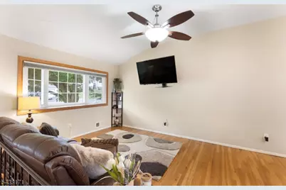 35 Saint Marys Dr, Roxbury Township, NJ 07876 - Photo 4